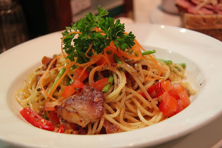 pasta, carne, plato de verduras, plato, espagueti, italiano, comida, tocino, delicioso, singapur