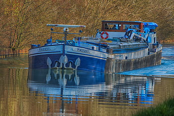 peniche-boat-channel-water-river-navigation-royalty-free-thumbnail.jpg