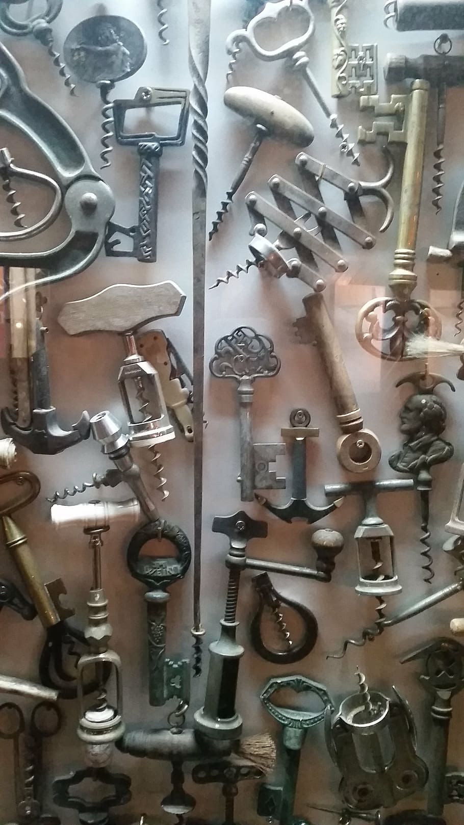 bottle opener, tool, wine, bottle, open, corkscrew, large group of objects, indoors, metal, full frame