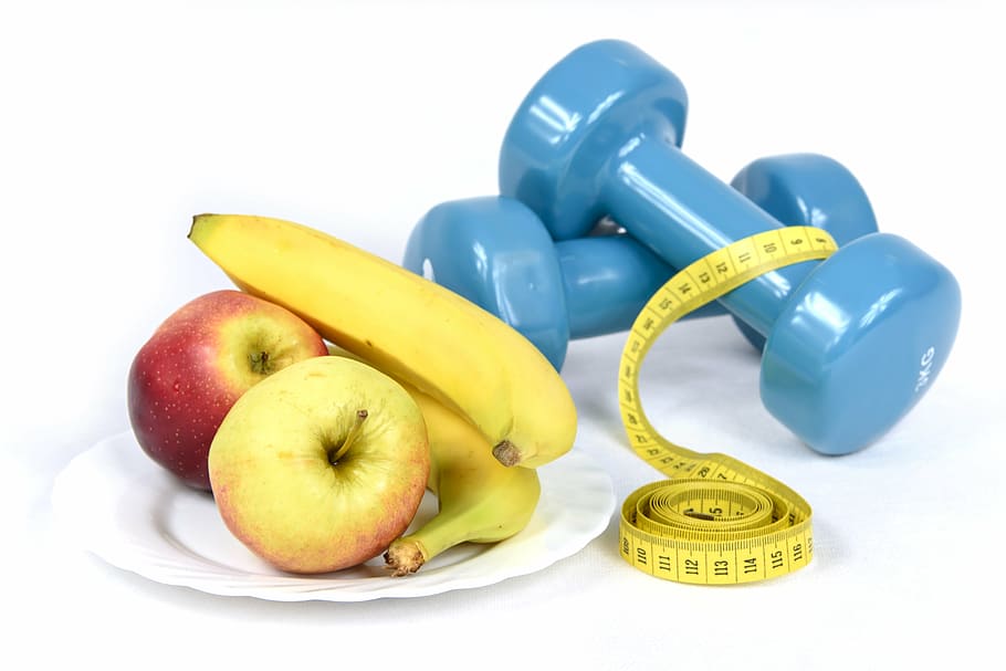 dos, manzanas, plátanos, servido, blanco, plato, azul, fijo, pesas de peso, un cambio en el estilo de vida