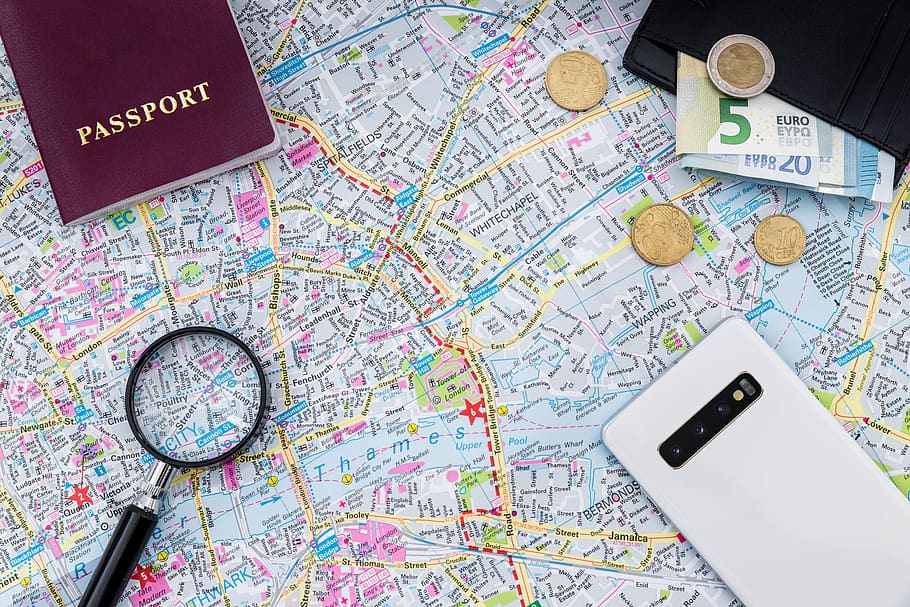 Lupa, mapa, passaporte, carteira, dinheiro, smartphone, atlas, negócios, bússola, moeda