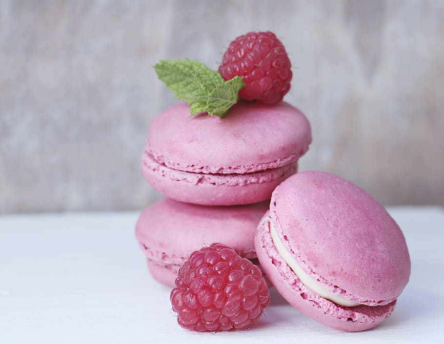 three strawberry macarons, macarons, raspberries, mint, pastries, french pastries, tender, fruits, red fruits, meringue pastries