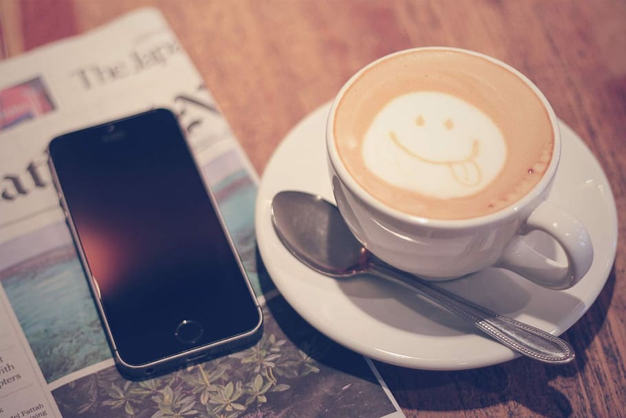 espaço, cinza, iphone 5, 5s, ao lado, branco, cerâmica, xícara de chá, café com leite, iPhone 5s