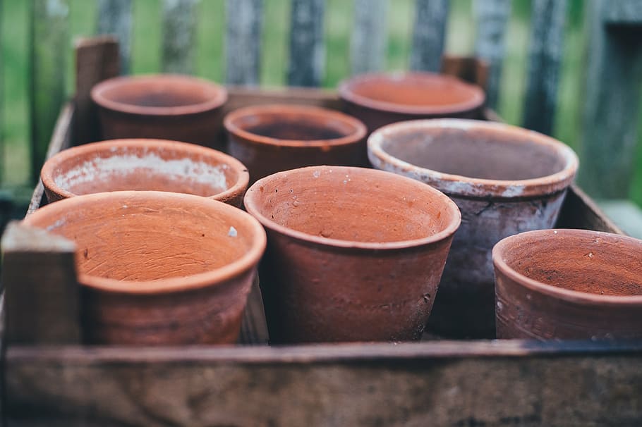 selective, focus photography, empty, flower terracotta pots, things, pot, vase, brown, wood, wooden