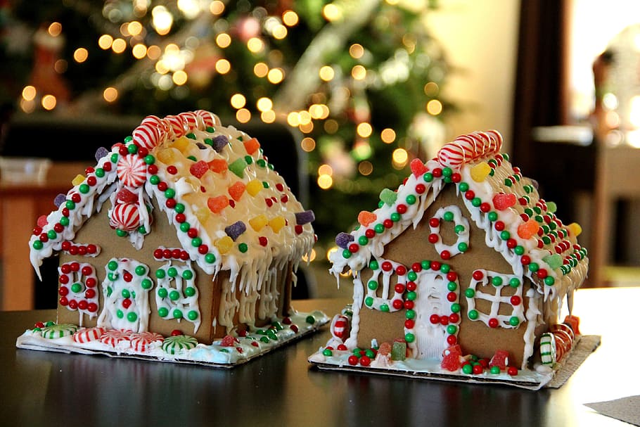 close, photograph, two, brown-and-white house fondant cakes, gingerbread house, gingerbread, christmas, x-mas, holiday, decoration