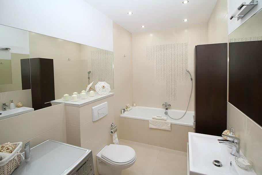 foto de conjunto de banheiro, banheiro, vaso sanitário, pia, espelho, apartamento, sala, casa, interior residencial, design de interiores