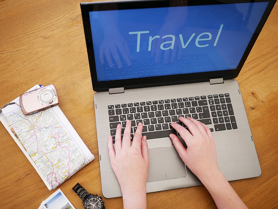vacaciones, reservar en línea, libro de viajes, viajes, planificación, turismo, viajeros, computadora, tecnología inalámbrica, tecnología