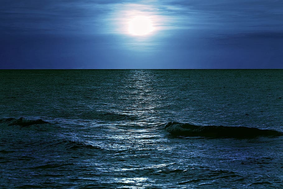 sea, blue, sky, night, moon, glow, light, the horizon, dark, twilight