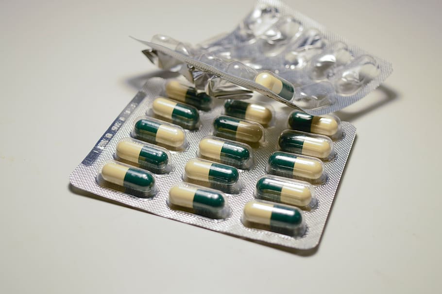 foto de primer plano, gris, blister, tabletas, píldoras, vitaminas, antibióticos, medicamentos, tratamiento, papel de aluminio