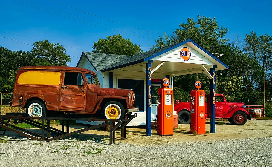 brown, box truck, metal ramps, gasoline station, gas station, vintage, antique, nostalgia, pumps, petrol