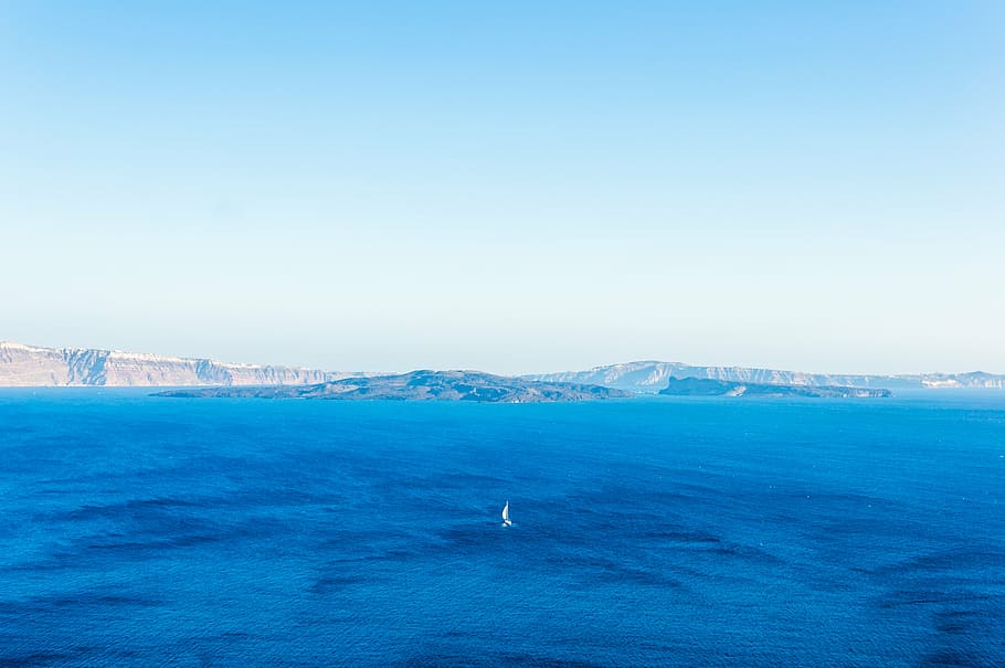 body, water, mountain, white, boat, middle, ocean, daytime, sea, blue