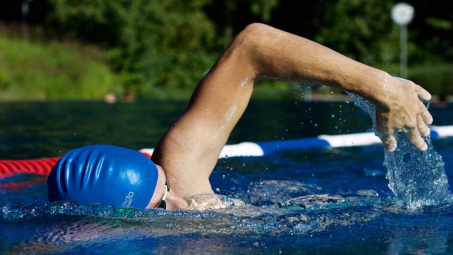 manusia, berenang, kolam renang, olahraga, perenang, merangkak, air, satu orang, bagian tubuh manusia, cipratan