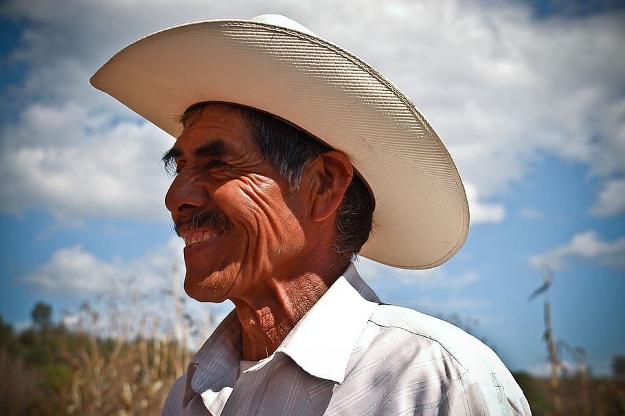 shallow, focus photography, man, wearing, white, ten-gallon, hat, people, field, laughter