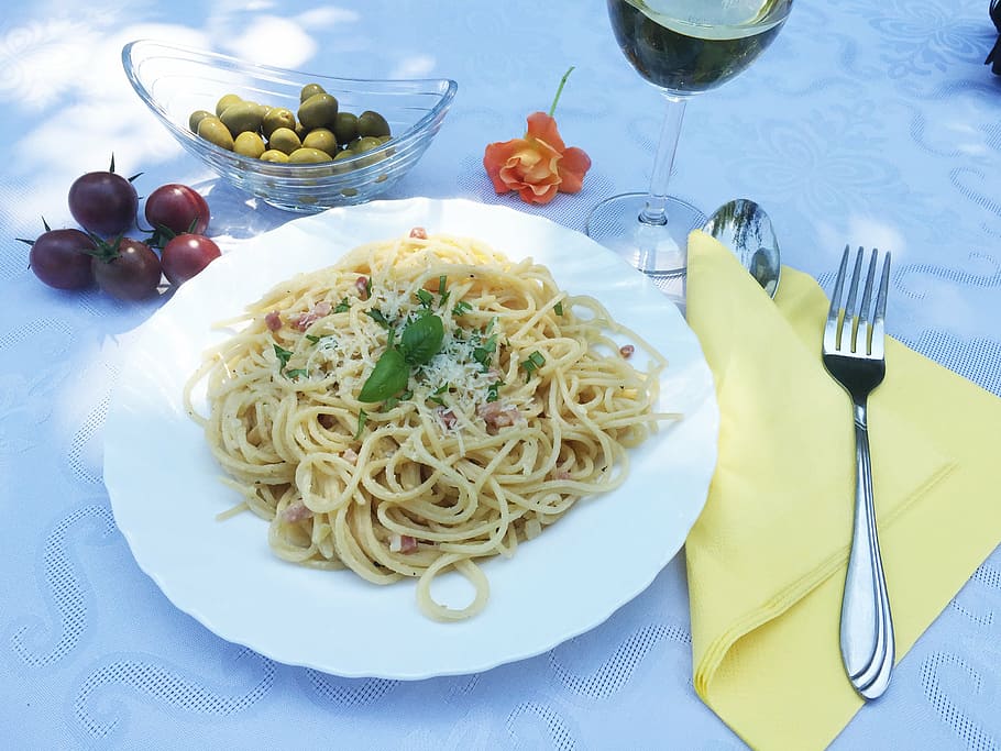 eating, pasta, kitchen, dinner, food, taste, spaghetti, an italian dish, tasty, eggs