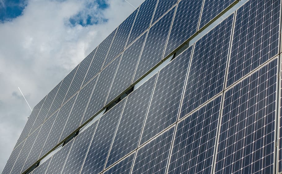 solar, conjunto de paneles, nublado, cielo, sistema fotovoltaico, energía solar, panel solar, fotovoltaico, renovable, revolución energética