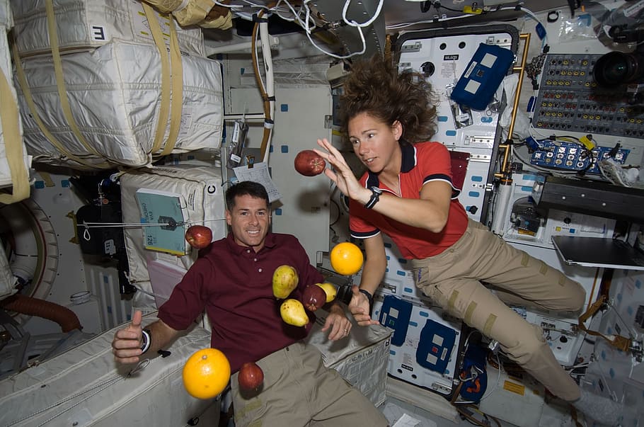 fotografia, astronautas, interior, estação espacial, flutuante, fruta, espaço, sem peso, nave espacial, missão