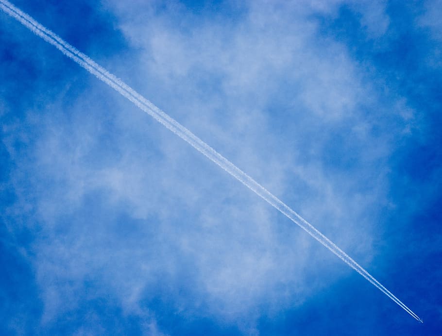 avión, cielo azul, cielo, vuelo, hacia atrás, blanco, mirar al cielo, rastro de vapor, estela de vapor, azul
