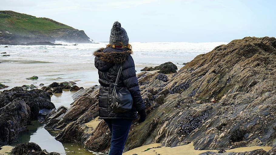 mulher, em pé, ao lado de, corpo, agua, natureza, mar, oceano, praia, Pedras