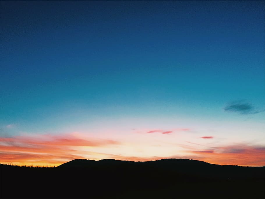 silueta de montaña, puesta de sol, cielo, silueta, pintorescos, belleza de la naturaleza, naturaleza, escena tranquila, azul, nube - cielo