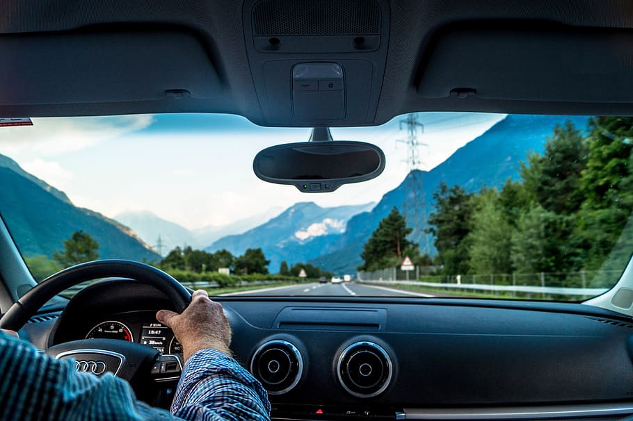 conducción, coche, carretera, montañas, hombre, en carretera, Suiza, personas, aventura, vacaciones