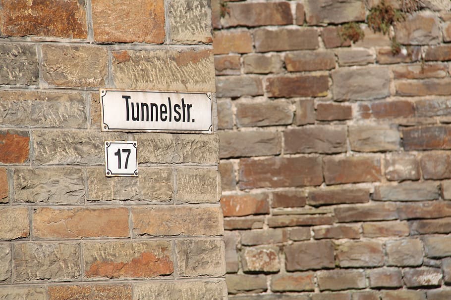 altenahr, tunnelstraße, sinal, nome, rua, número, tijolos, parede, closeup, característica de construção de parede