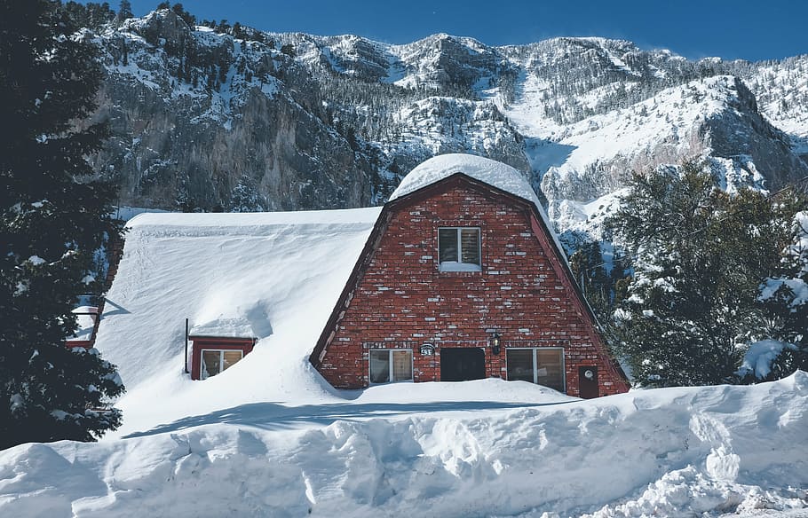 茶色, れんが造りの家, 囲まれた, 雪, 山, 自然, 家, 木, 冬, 風景
