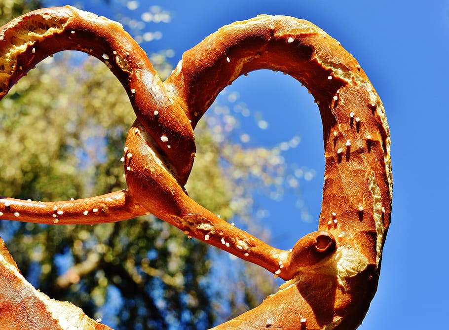 close, heart pretzel, wiesnbreze, breze, pretzel, huge, riesenbreze, delicious, salty, baked goods