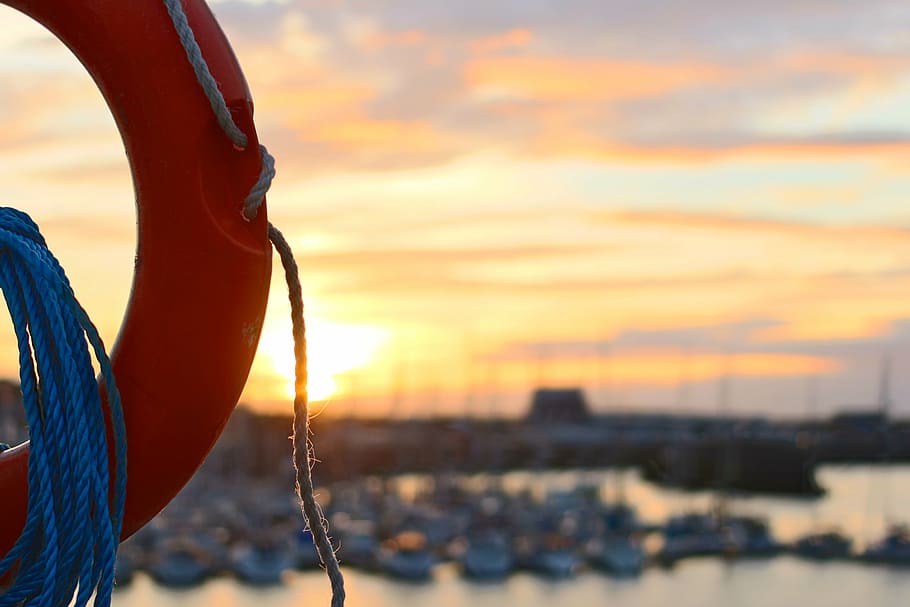 selective, focus photography, inflatable ring, water, close, lifesaver, sunset, life saver, ropes, boats