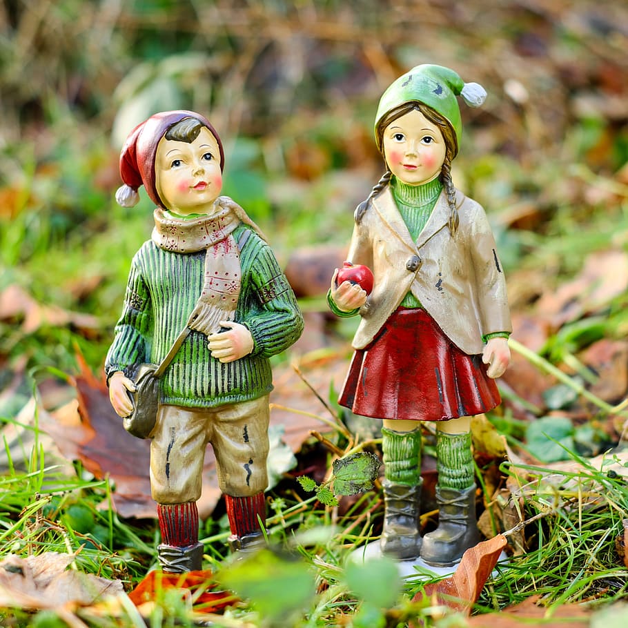 girl, boy, green, red, bobble hat figurines, children, run, forest, figures, cute