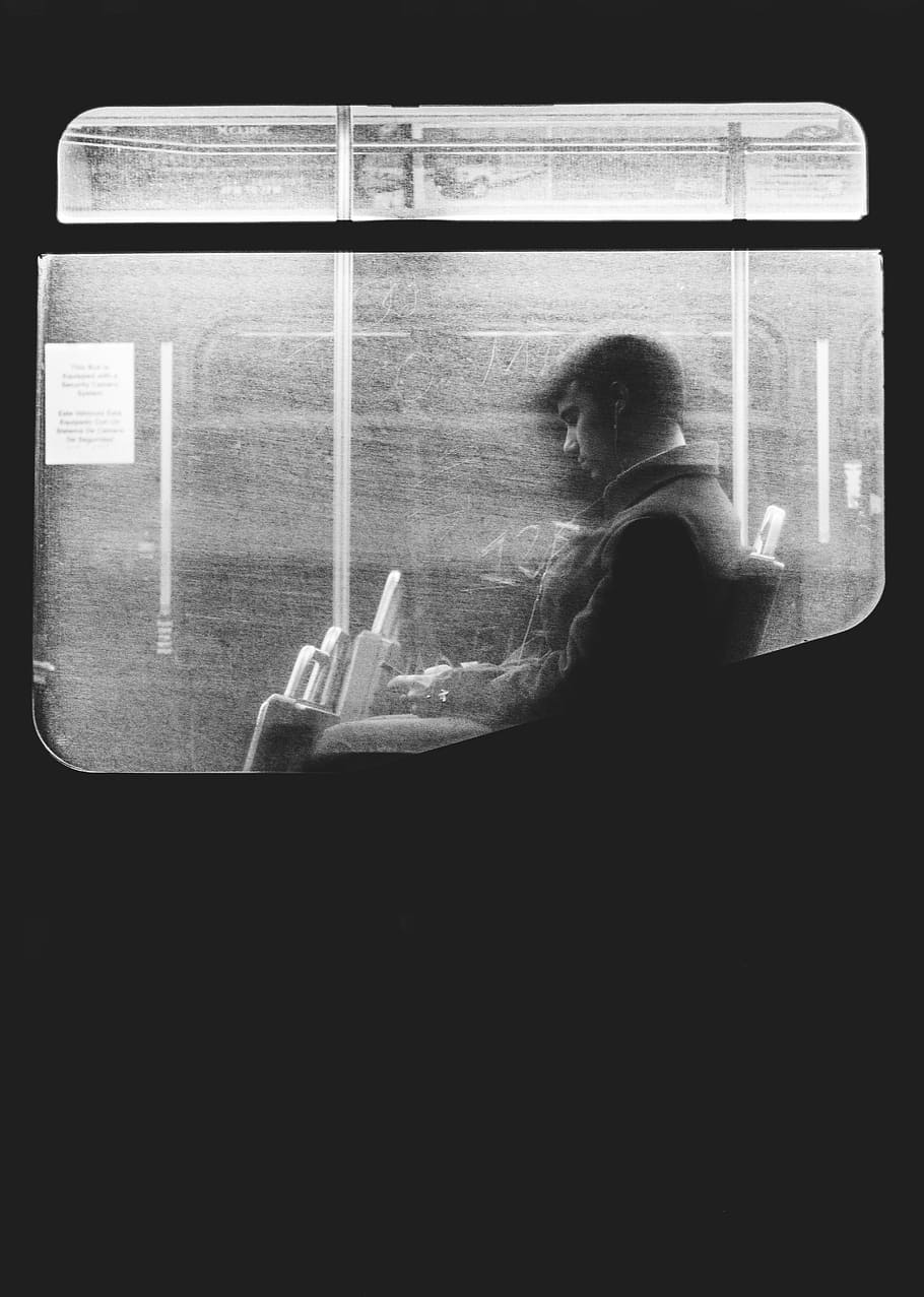 グレースケールの絵, 男, 電車, 黒, 白, 人, 黒と白, 座って, 一人, 悲しい