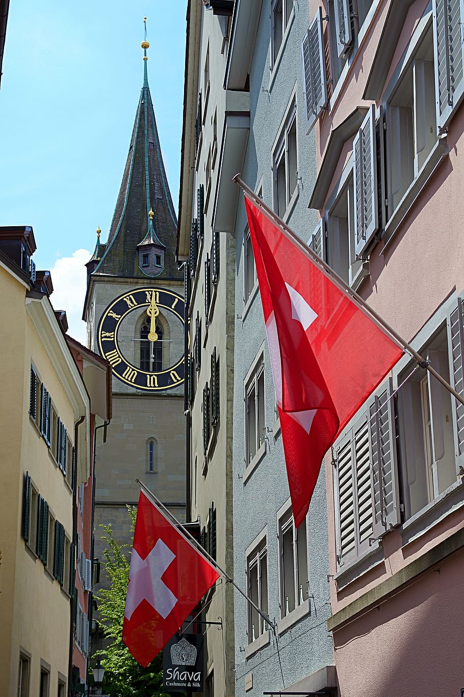 Zurich, Suiza, arquitectura, casco antiguo, campanario, sol, verano, vacaciones, viajes, edificio