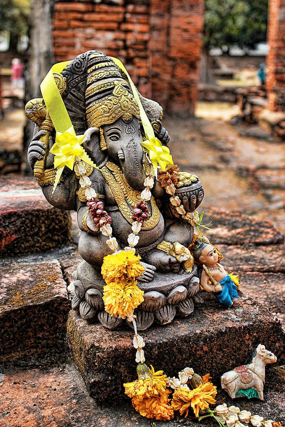ganesha figurine, altar, thailand, hinduism, flowers, elephant, stone, offerings, sculpture, representation