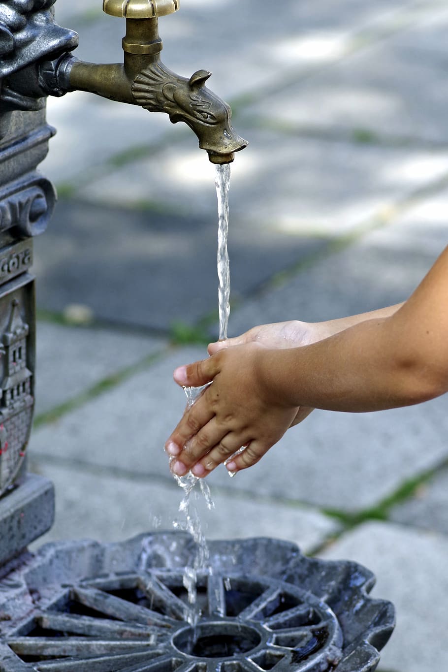 wash hands, the purity of the, water, faucet, freshen up, flowing, hygiene, city, street, hands