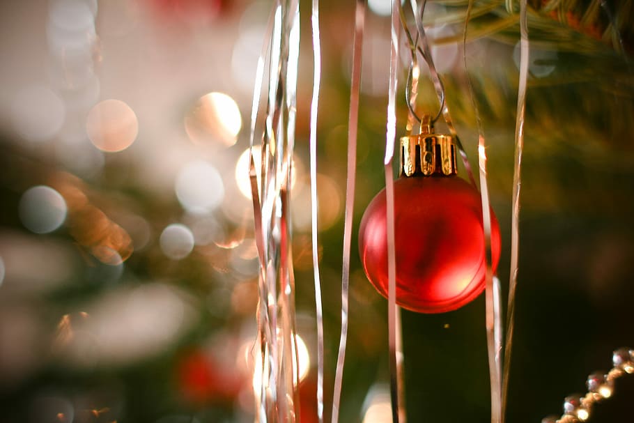 enfeites de árvore de natal, árvore de natal, decorações, natal, bokeh de natal, noite de natal, luzes de natal, tempo de natal, dezembro, feriados