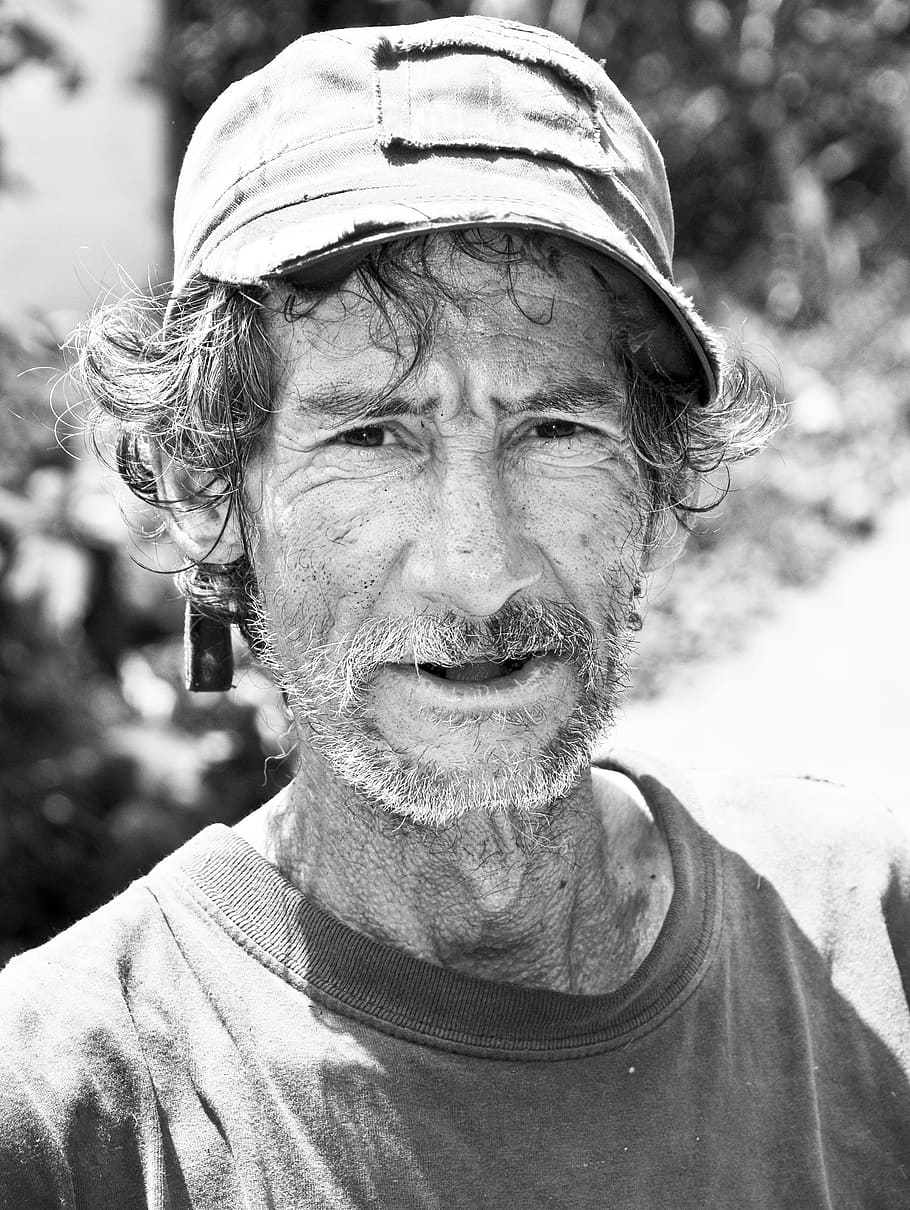worker, paisa, arriero, portrait, headshot, one person, looking at camera, focus on foreground, front view, adult