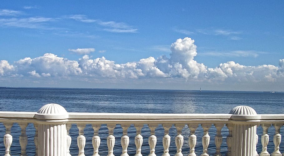 fotografía de paisaje, mar, cielo, nubes, agua, blanco, tranquilidad, golfo de Finlandia, esgrima, balaustres