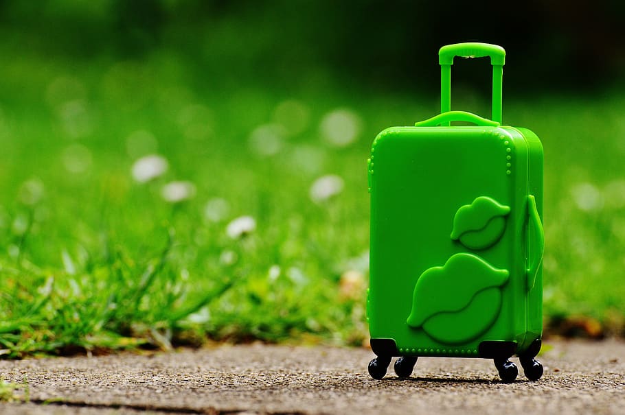 緑のハードケースの荷物, 荷物, トロリー, 旅行, 送別, 離れて行く, 休日, 外出先で, さようなら, プラスチック