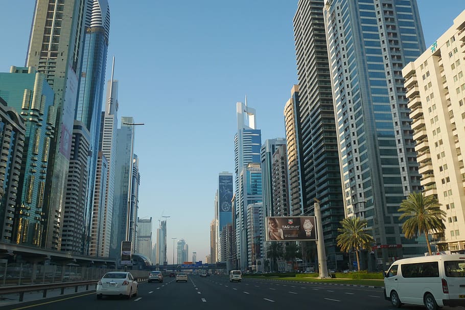 vehículos de colores variados, edificios de la ciudad, durante el día, carretera, rascacielos, Dubai, sheikh zayed road, u a e, burj khalifa, playa de jumeirah