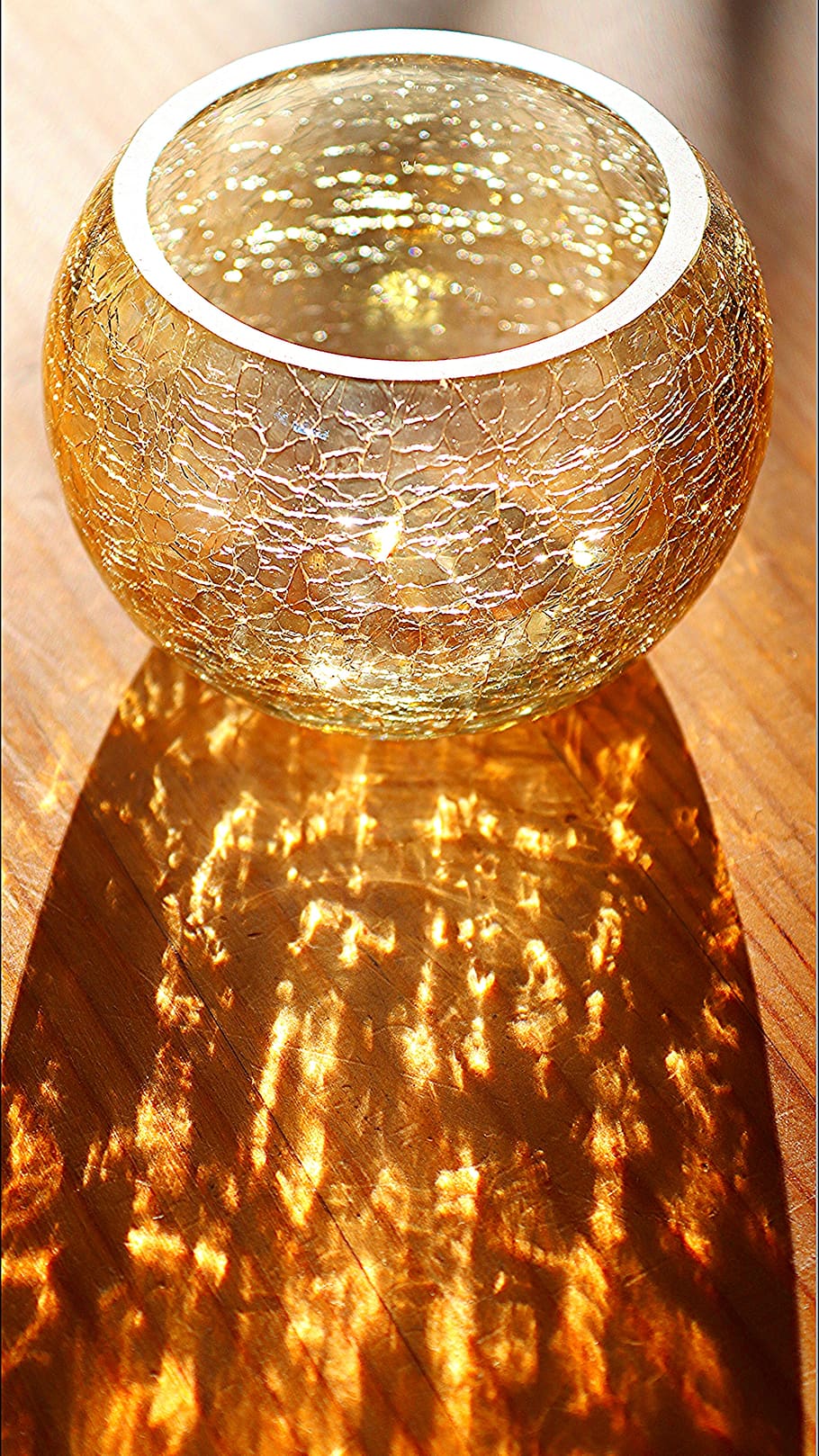 tea light holder, tealight, mosaic glass, light shadow, backlighting, sunlight, sunbeam, glitter, sparkle, shining