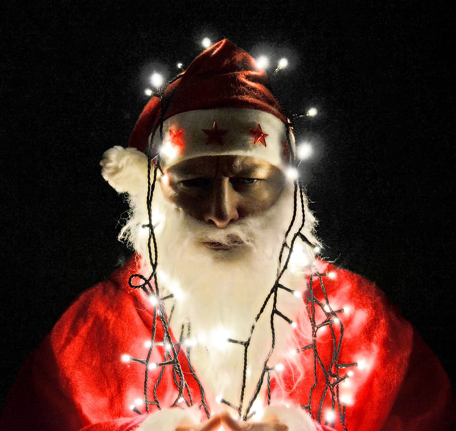 santa claus bust, turned-on string lights, nicholas, santa, christmas, xmas, lichterkette, lights, light, mood
