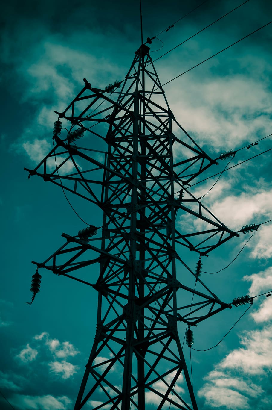 postes de energía, líneas eléctricas, cables, electricidad, nube - cielo, cielo, vista de ángulo bajo, naturaleza, estructura construida, arquitectura