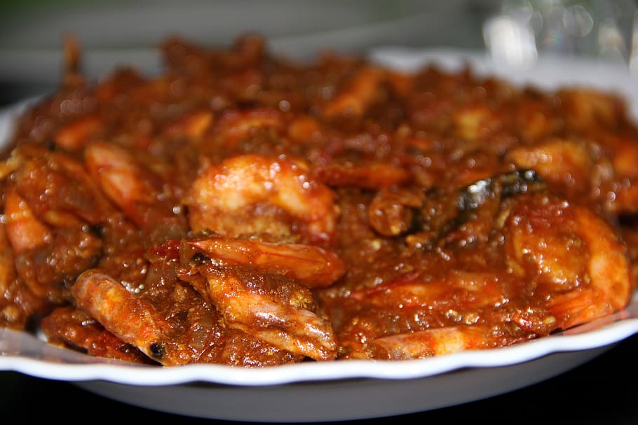 close-up photo, stir, fry shrimps, plate, shrimp, curry, spices, taste, eat, indian