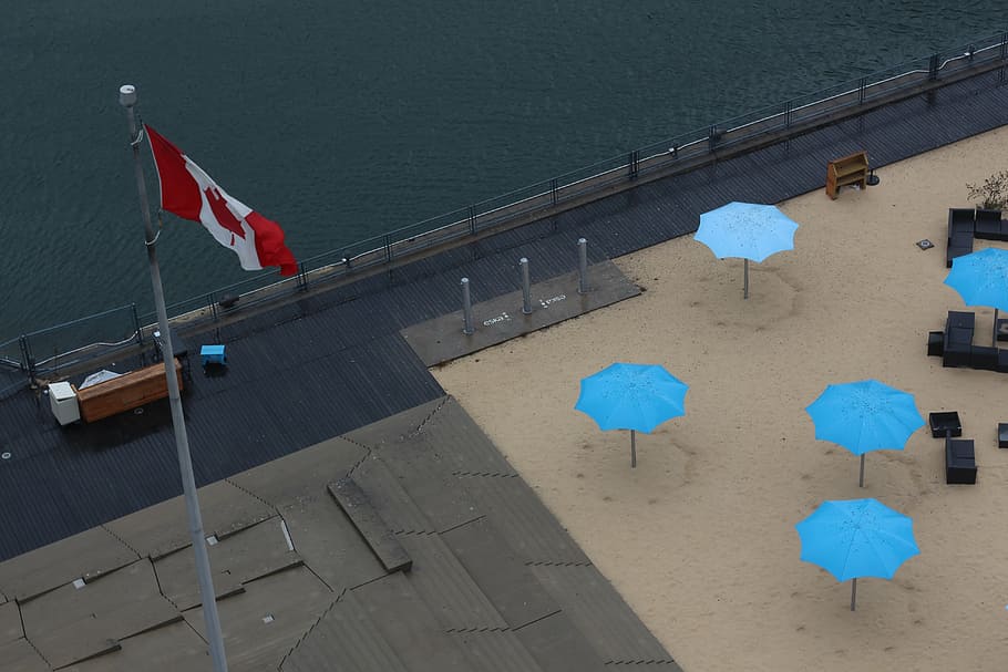 bendera kanada, abu-abu, tiang, bendera, kanada, ditampilkan, pondok, atap, pasir, payung