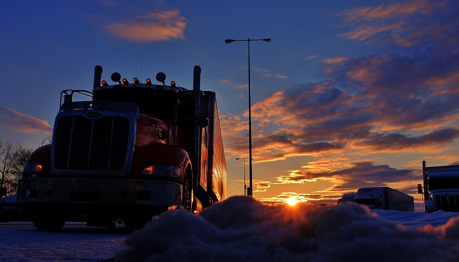 силуэт, грузовик с прицепом, облачно, небо, дальнобойщик, восход солнца, остановка грузовика, закат, транспорт, грузовик
