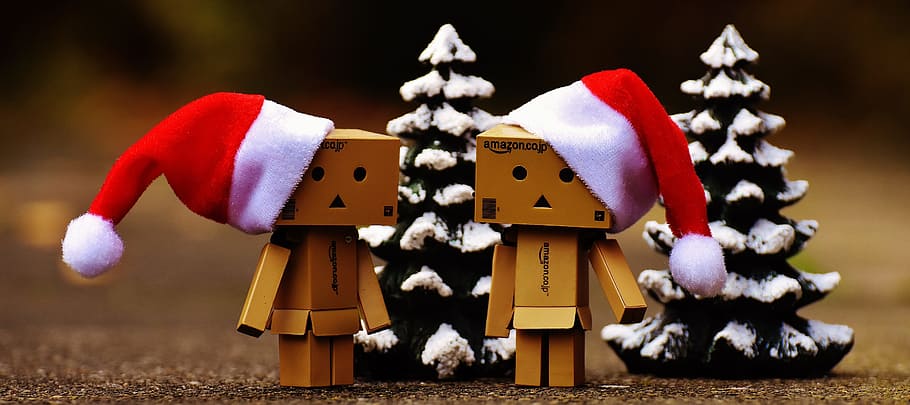 two, danbo model figures, danbo, christmas, figure, together, hand in hand, love, togetherness, for two