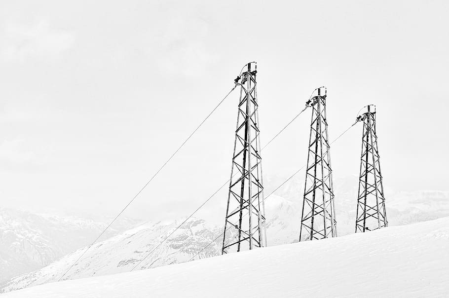 três, torres utilitárias, paisagem de neve, preto, transmissão, torres, cercado, neve, linhas de energia, montanhas