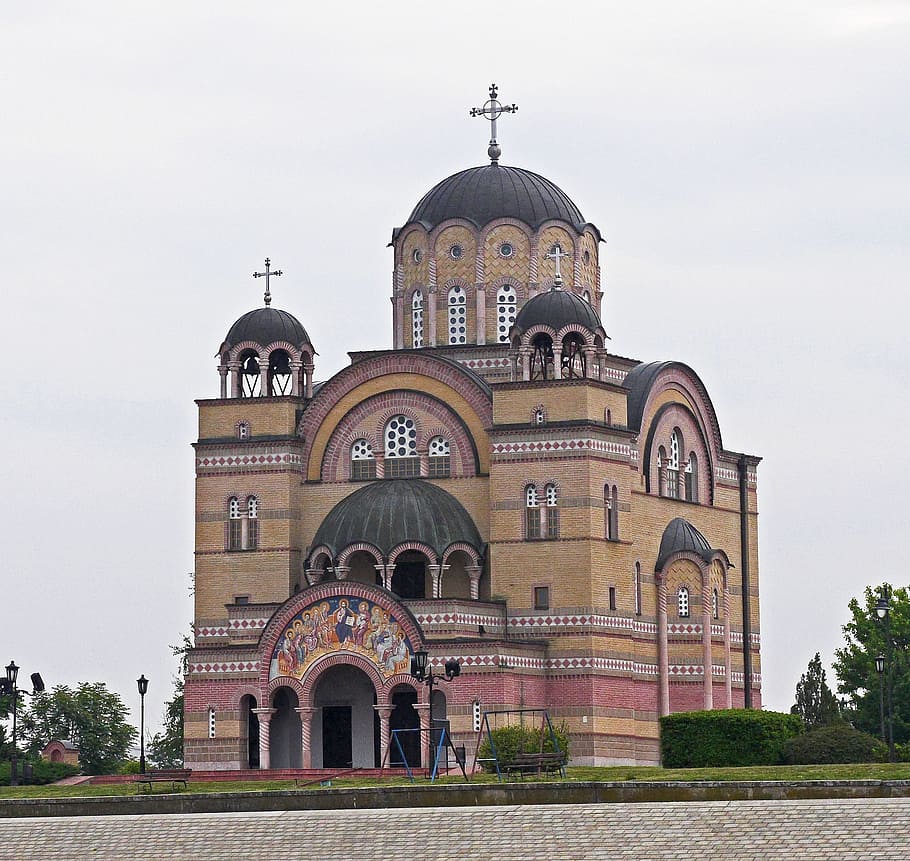 Igreja Ortodoxa, Sérvia, Apatin, margem do Danúbio, área de fronteira, construção de tijolos, ornately, ícones, igreja dos santos apóstolos, ortodoxo sérvio