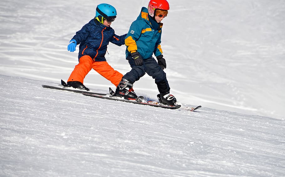 dua, anak laki-laki, naik, pisau ski, anak-anak, pelajaran ski, latihan bukit, hutan hitam, lari ski, bukit anak-anak