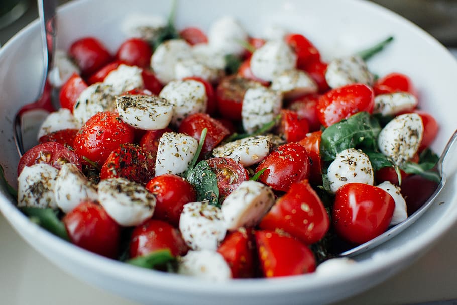 tomatoes, bocconcini, cheese, salad, vegetables, healthy, food, bowl, food and drink, fruit