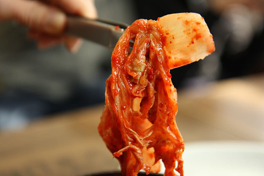 foto close-up, makanan, Kimchi, Baechu, Makanan Korea, baechu kimchi, makanan tradisional, lauk, korea selatan vs hidangan musim dingin yang representatif, meja makan pedesaan
